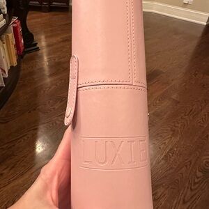 ⭐️NWOT⭐️ Luxie Pink Makeup Brush Holder